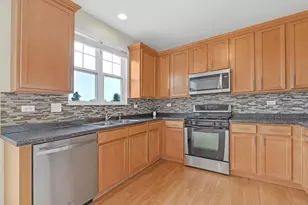 353 N Commerce St, Aurora, IL 60504 - Photo 10