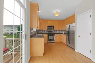 353 N Commerce St, Aurora, IL 60504 - Photo 8