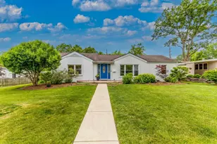 310 S Summit St, Wheaton, IL 60187 - Photo 2