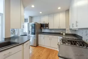 310 S Summit St, Wheaton, IL 60187 - Photo 10