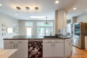 310 S Summit St, Wheaton, IL 60187 - Photo 12