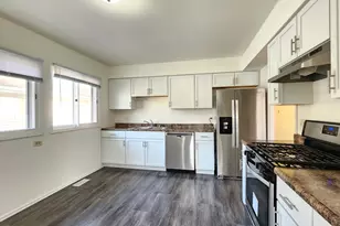 1360 Devonshire Ln, Hoffman Estates, IL 60169 - Photo 16