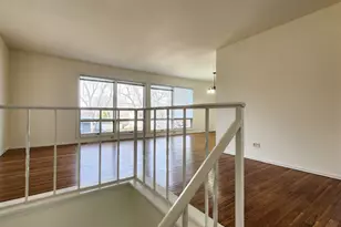 1360 Devonshire Ln, Hoffman Estates, IL 60169 - Photo 8