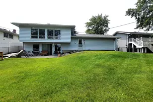 1360 Devonshire Ln, Hoffman Estates, IL 60169 - Photo 38