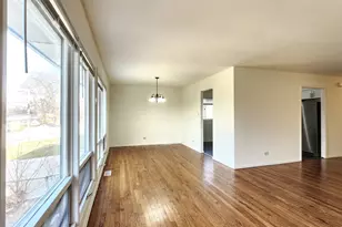 1360 Devonshire Ln, Hoffman Estates, IL 60169 - Photo 12