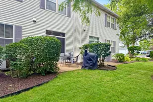 2886 Falling Waters Ln, Lindenhurst, IL 60046 - Photo 16