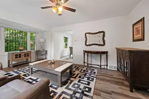 521 E 109th St, Chicago, IL 60628 - Photo 2