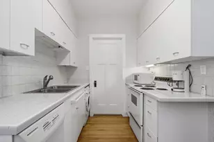 1421 E 58th St, Chicago, IL 60637 - Photo 10