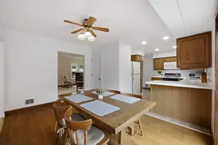 27W270 Sunnyside Ave, Winfield, IL 60190 - Photo 8
