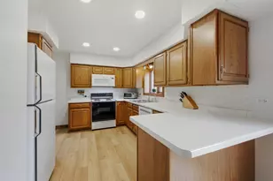 27W270 Sunnyside Ave, Winfield, IL 60190 - Photo 10