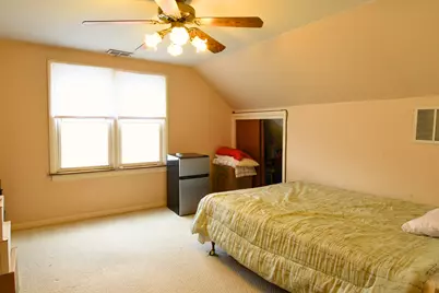 4945 W Waveland Avenue, Chicago, IL 60641 - Photo 14