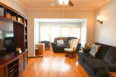 4945 W Waveland Avenue, Chicago, IL 60641 - Photo 4