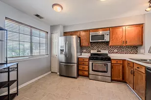 1136 E Cambria South Ln, Lombard, IL 60148 - Photo 10
