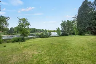 26456 W Laurel Ave, Wauconda, IL 60084 - Photo 2
