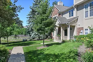 2637 N Greenwood Pl, Arlington Heights, IL 60004 - Photo 2