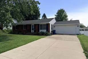 833 King Arthur Ln, Ottawa, IL 61350 - Photo 1