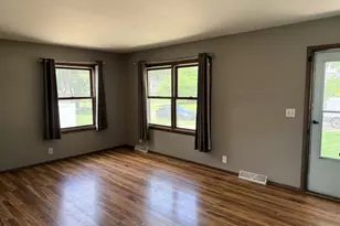 833 King Arthur Ln, Ottawa, IL 61350 - Photo 2