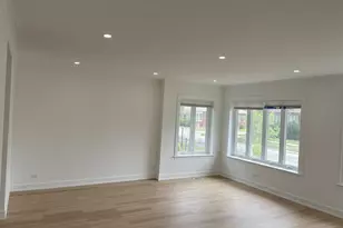 7606 S Paxton Ave, Chicago, IL 60649 - Photo 10