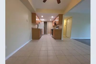 1665 Coach Drive #102, Naperville, IL 60565 - Photo 4