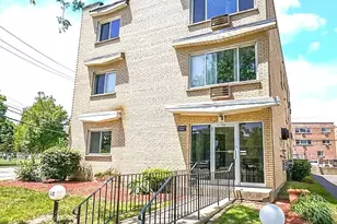 8152 Elmwood Ave, Skokie, IL 60077 - Photo 1