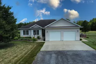 1646 N 2050 East Rd, Watseka, IL 60970 - Photo 2