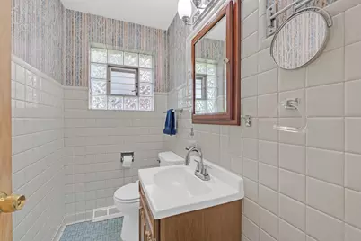 9804 S Springfield Avenue, Evergreen Park, IL 60805 - Photo 8