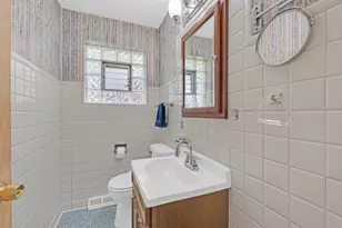 9804 S Springfield Ave, Evergreen Park, IL 60805 - Photo 8