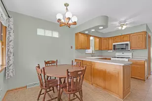 9804 S Springfield Ave, Evergreen Park, IL 60805 - Photo 12