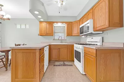 9804 S Springfield Avenue, Evergreen Park, IL 60805 - Photo 10