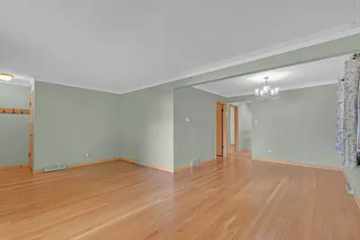 9804 S Springfield Avenue, Evergreen Park, IL 60805 - Photo 4