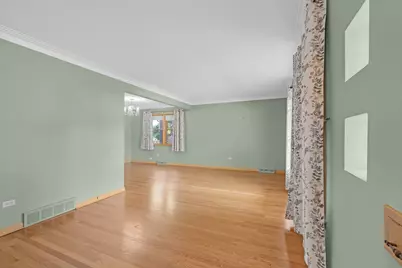 9804 S Springfield Avenue, Evergreen Park, IL 60805 - Photo 2