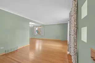 9804 S Springfield Ave, Evergreen Park, IL 60805 - Photo 2