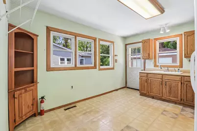 91 Bay Road, Fox Lake, IL 60020 - Photo 8