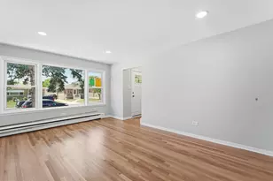 9117 S St Louis Ave, Evergreen Park, IL 60805 - Photo 2