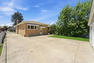 9117 S St Louis Ave, Evergreen Park, IL 60805 - Photo 18
