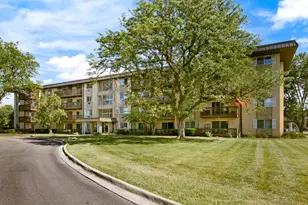 2214 S Goebbert Rd, Arlington Heights, IL 60005 - Photo 1