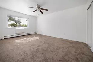 2214 S Goebbert Rd, Arlington Heights, IL 60005 - Photo 14