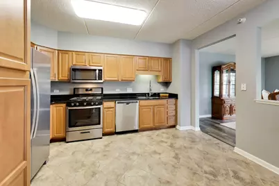 601 W Rand Road #201, Arlington Heights, IL 60004 - Photo 8