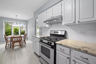 1533 N Courtland Dr, Arlington Heights, IL 60004 - Photo 8