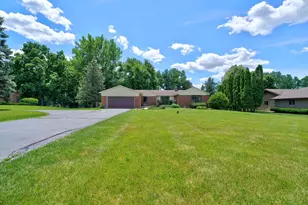 14385 W Sheryl Lynn Dr, Wadsworth, IL 60083 - Photo 2
