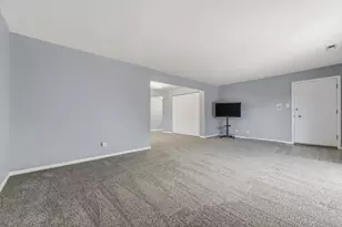 643 N Carroll Pkwy, Glenwood, IL 60425 - Photo 4