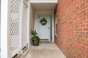 103 Hampton Blvd, Lake Bluff, IL 60044 - Photo 2