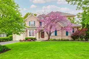 146 Colonial Dr, Vernon Hills, IL 60061 - Photo 2