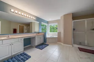 146 Colonial Dr, Vernon Hills, IL 60061 - Photo 24