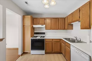 7050 Brighton Ct, Woodridge, IL 60517 - Photo 10