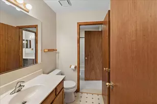 7050 Brighton Ct, Woodridge, IL 60517 - Photo 12