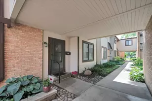 1734 Henley St, Glenview, IL 60025 - Photo 4