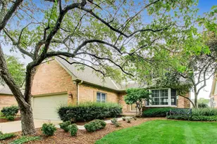 998 Plantain Ct, Crystal Lake, IL 60014 - Photo 2