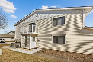 717 Whitesail Dr, Schaumburg, IL 60194 - Photo 1