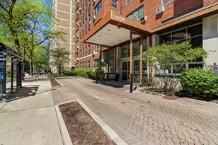 2909 N Sheridan Rd, Chicago, IL 60657 - Photo 2